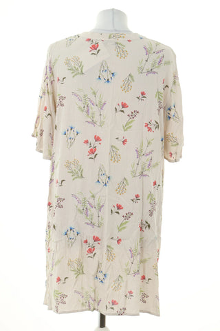 Beiges Kleid mit Blumen