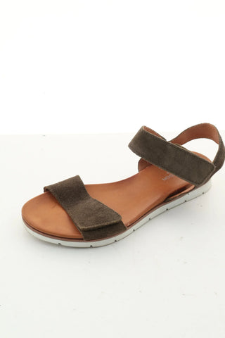 Grüne Ledersandalen