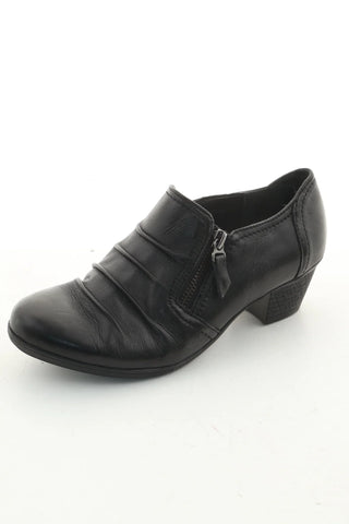 Schwarze Lederschuhe