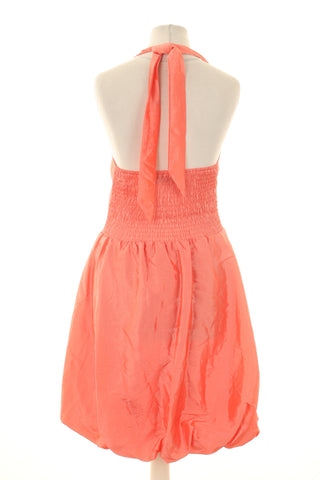 Kleid korallenrot