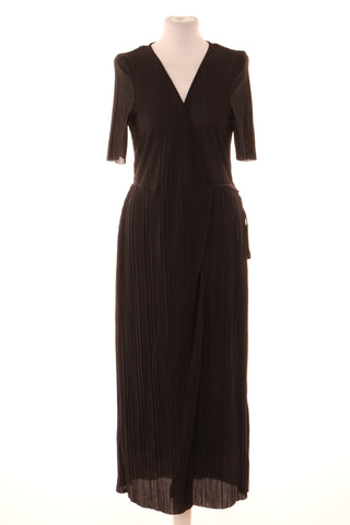 Schwarzes Kleid