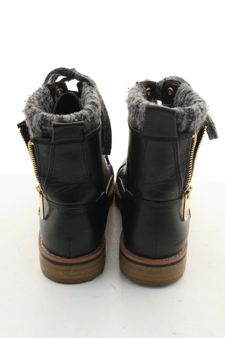 Schwarze Lederschuhe