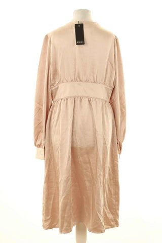 Beiges Kleid