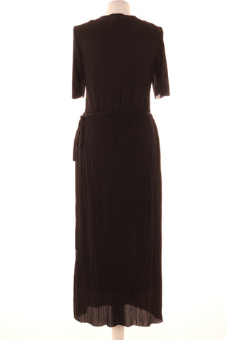 Schwarzes Kleid