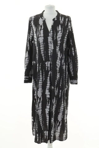 Schwarzes Kleid mit Muster
