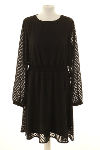 Schwarzes Kleid