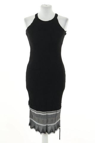 Schwarzes Kleid
