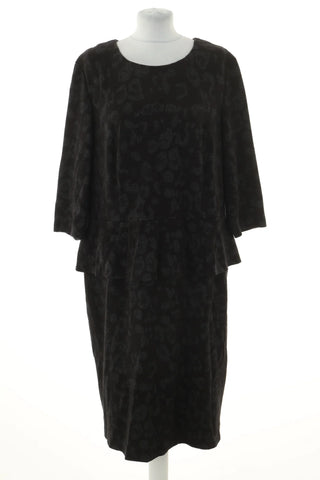 Schwarzes Kleid