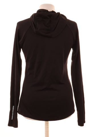 Schwarzer Pullover