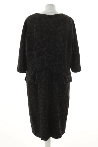 Schwarzes Kleid