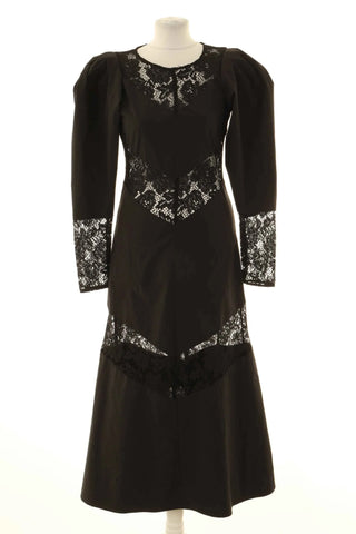 Schwarzes Kleid