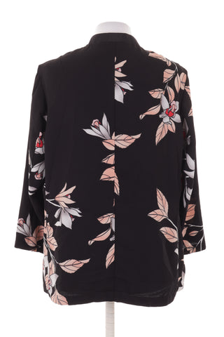 Geblümtes Kleid