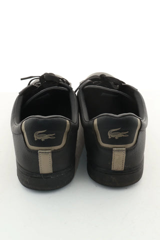 Schwarze Lederschuhe
