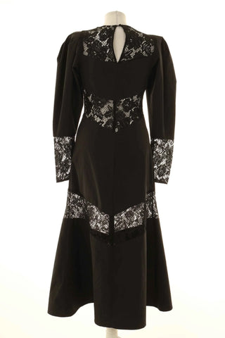 Schwarzes Kleid