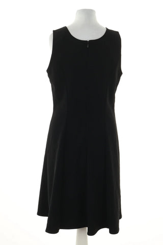 Schwarzes Kleid