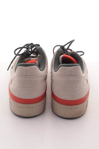 Beigefarbene Schuhe