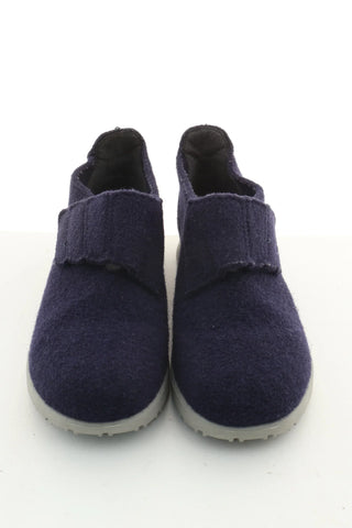 Dunkelblaue Filzschuhe