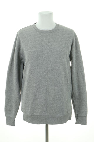 Grauer Pullover