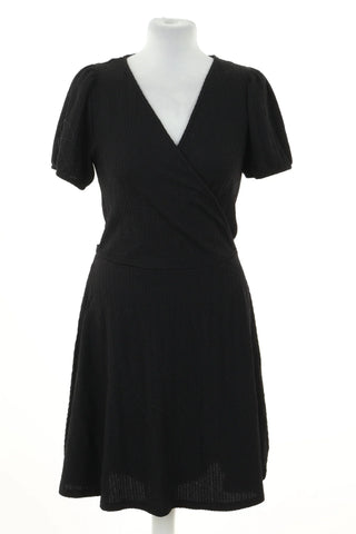 Schwarzes Kleid