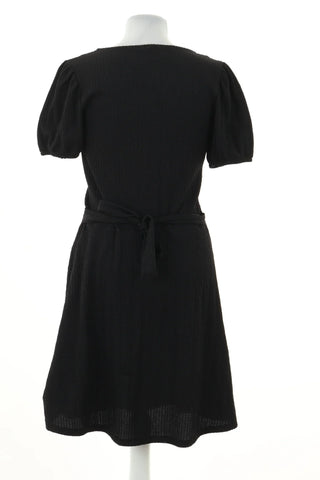 Schwarzes Kleid