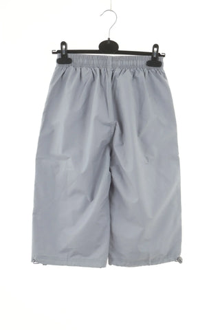 Graue Shorts
