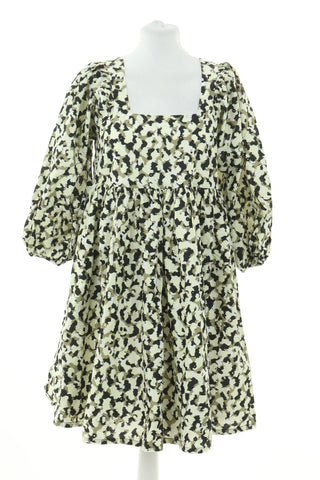 Grünes Kleid mit Muster (Kopie)