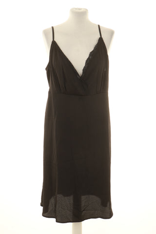 Schwarzes Kleid