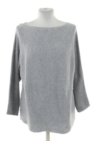 Grauer Pullover