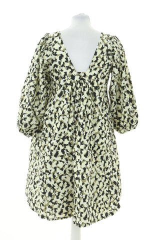 Grünes Kleid mit Muster (Kopie)