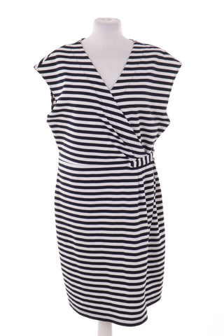 Gestreiftes Kleid