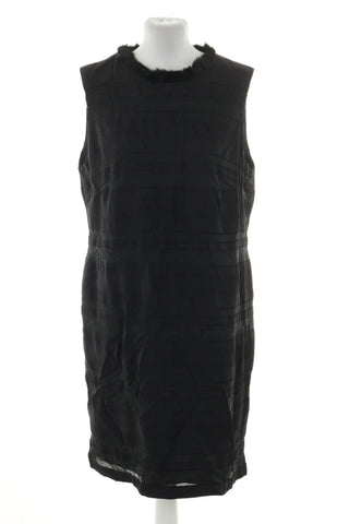 Schwarzes Kleid