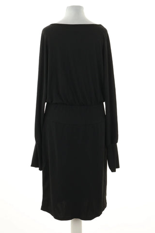 Schwarzes Kleid