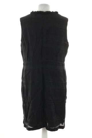 Schwarzes Kleid