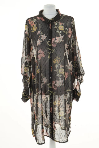 Schwarzes Kleid mit Blumen