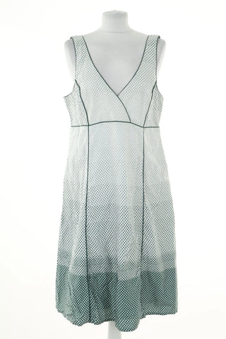 Weißes Kleid mit Punkten