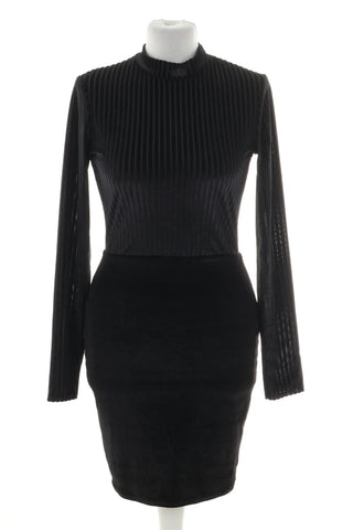 Schwarzes Velourskleid