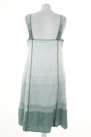 Weißes Kleid mit Punkten
