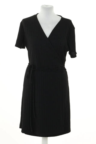 Schwarzes Kleid