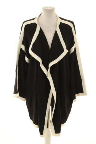 Schwarzer Pullover