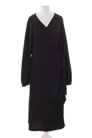 Schwarzes Kleid