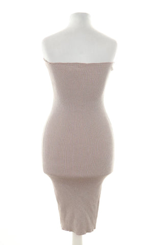 Beiges, glänzendes Kleid