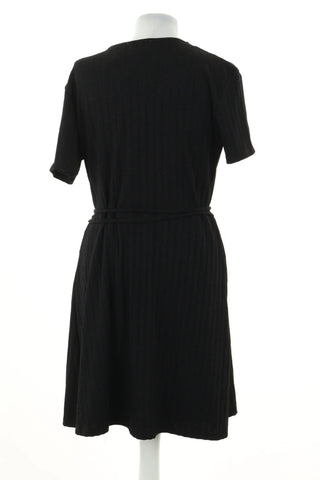 Schwarzes Kleid