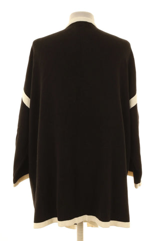 Schwarzer Pullover