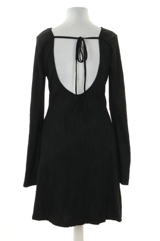 Schwarzes Kleid