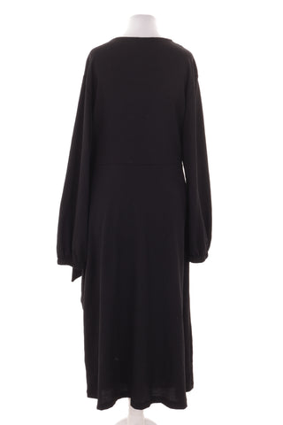 Schwarzes Kleid