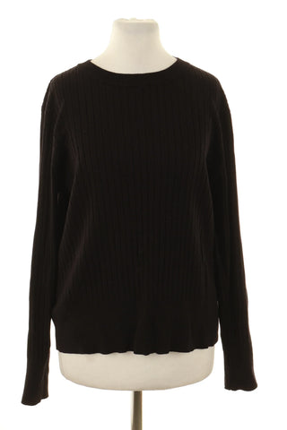 Schwarzer Pullover
