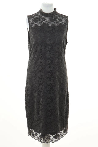 Spitzenkleid in Graphitfarbe
