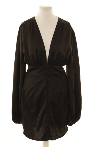 Schwarzes Kleid