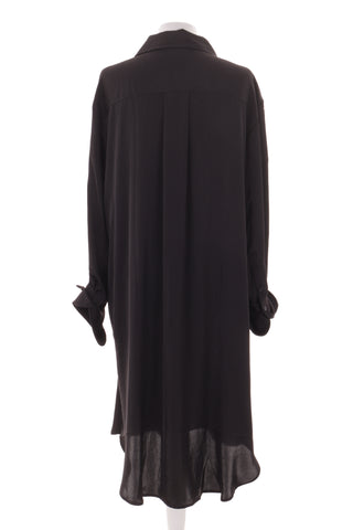Schwarzes Kleid