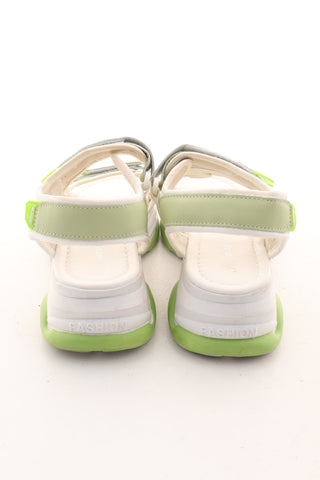Weiß-grüne Sandalen